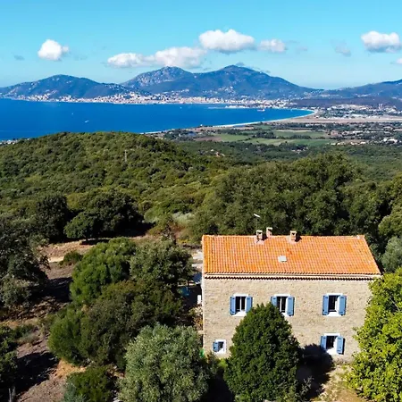 Maison De Maitre En Pierre De 1831 Avec Vue Sur La A Сasa de vacaciones