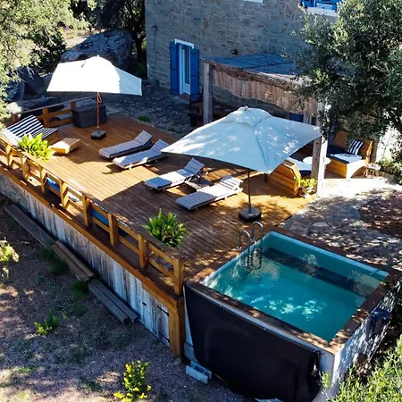 Maison De Maitre En Pierre De 1831 Avec Vue Sur La A بيت للعطل