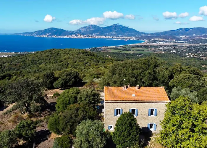 Maison De Maitre En Pierre De 1831 Avec Vue Sur La A Feriehus